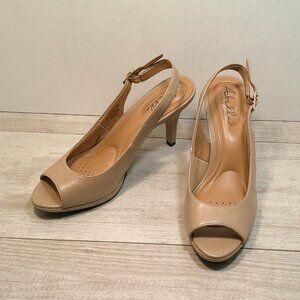 Womans Abella Sling Back Peep Toe Heels True Comfort Minimalist Tan Size 9.5